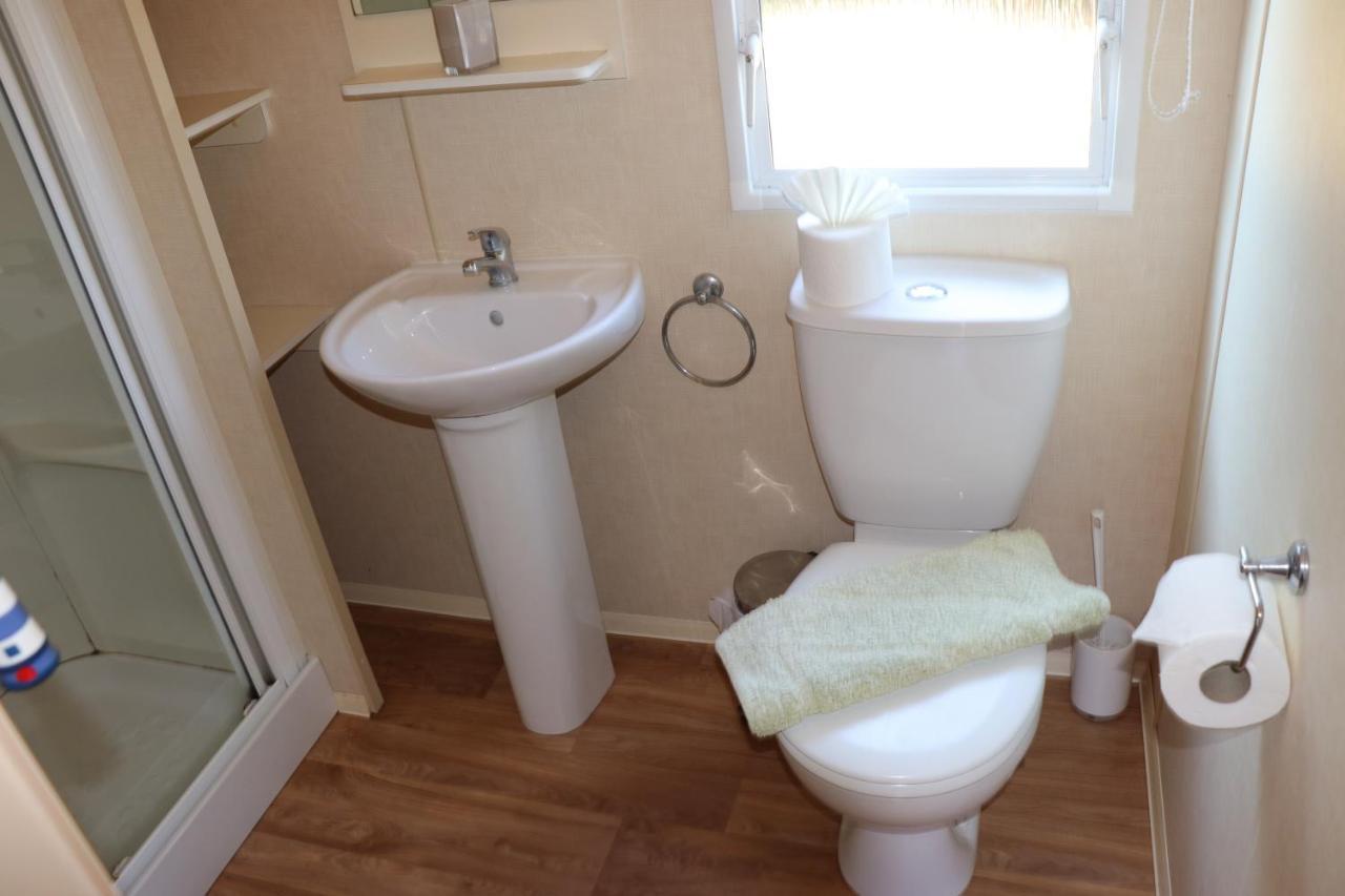 Palm 1 Park Home With Hot Tub Суонидж Экстерьер фото