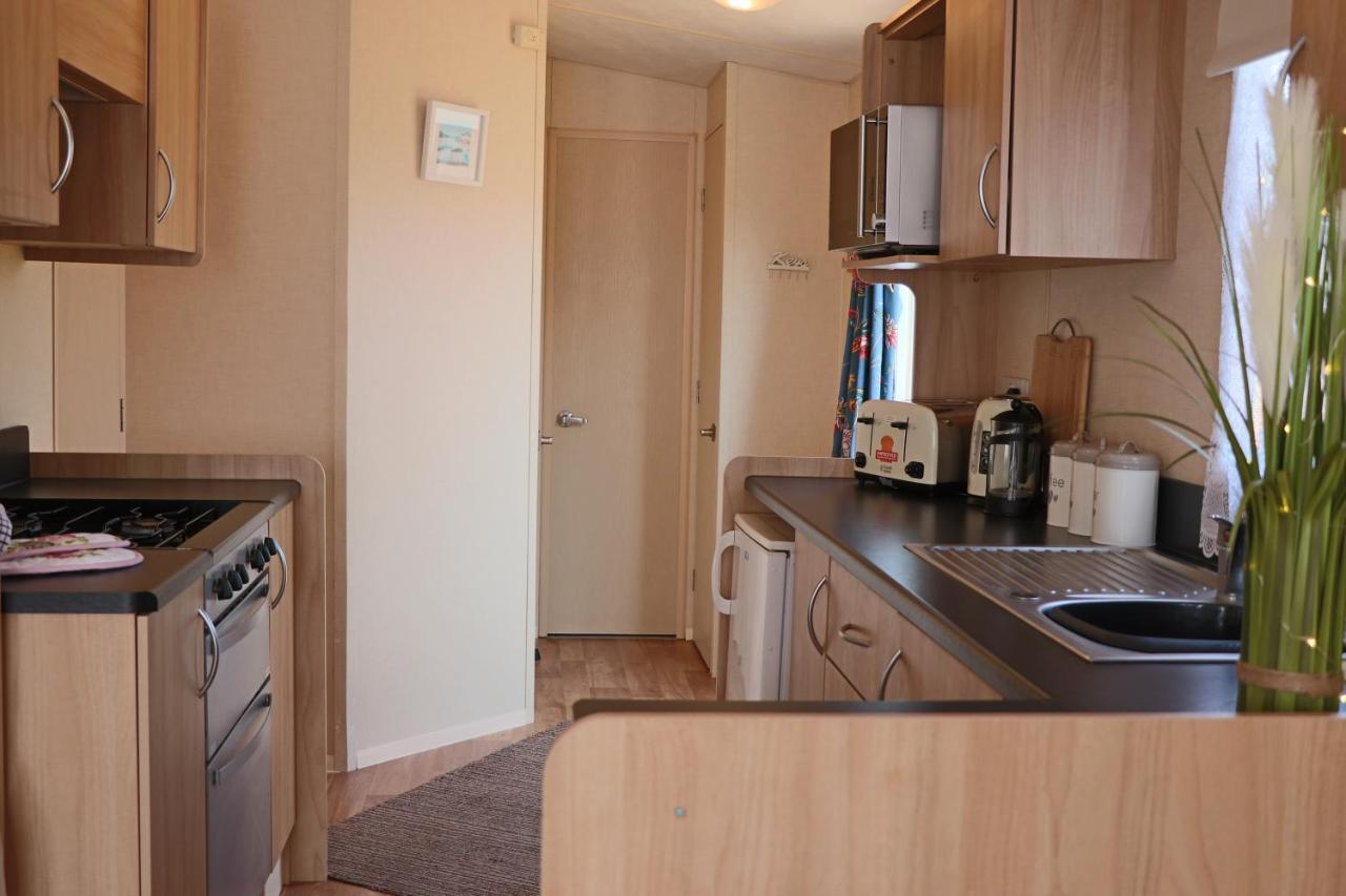 Palm 1 Park Home With Hot Tub Суонидж Экстерьер фото